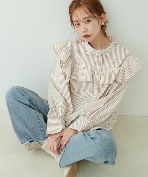 natural couture(ナチュラルクチュール)の「ヨークフリル細ヒモリボンブラウス(シャツ/ブラウス・レディース・ブラック/ドット/ストライプ/オフホワイト・FREE)」の3枚目の写真