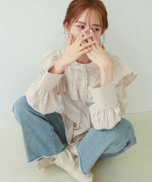 natural couture(ナチュラルクチュール)の「ヨークフリル細ヒモリボンブラウス(シャツ/ブラウス・レディース・ブラック/ドット/ストライプ/オフホワイト・FREE)」の10枚目の写真
