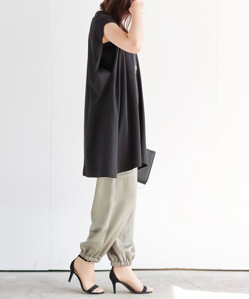 rps（アールピーエス）の「フレンチスリーブチュニックＴ（Tシャツ/カットソー・レディース・ブラック/サックスブルー/オフホワイト/マスタード/オレンジ系その他/グレイッシュベージュ/グリーン・フリー）」の11枚目の写真