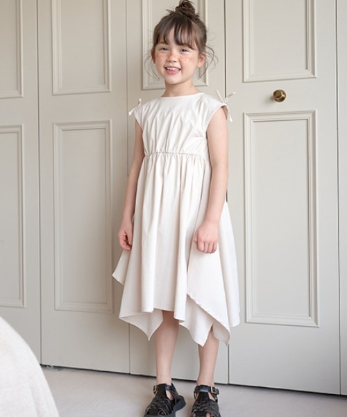 Lycee mine（リセマイン）の「コットンふりふり変形ワンピース（シャツワンピース・キッズ・ブラック/ライトベージュ/モカ/ピンク/ライム・100cm/110cm/120cm/130cm/140cm/150cm）」の3枚目の写真