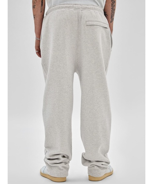 Guess（ゲス）の「GUESS Originals Logo Joggers（スウェットパンツ・メンズ・ブラック/ライトグレー・MEDIUM/LARGE/X-LARGE/SMALL）」の3枚目の写真