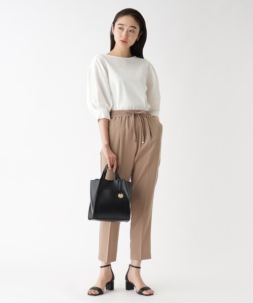 OPAQUE.CLIP(オペークドットクリップ)の「◆シルク調コットン 異素材切替えパフスリーブカットソー【洗濯機洗い可】(Tシャツ/カットソー・レディース・ホワイト系/ブルー/ブラック/ベージュ・42/40/38/36)」の5枚目の写真