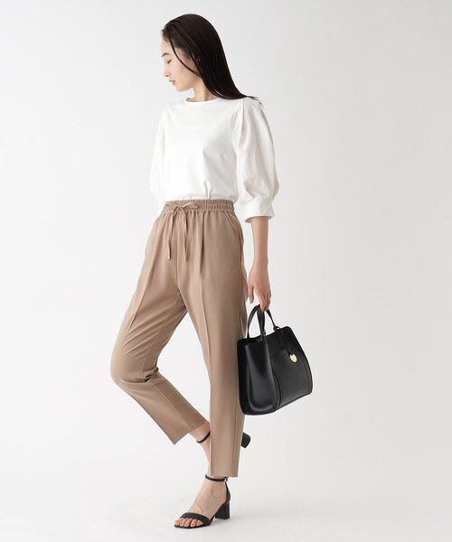 OPAQUE.CLIP(オペークドットクリップ)の「◆シルク調コットン 異素材切替えパフスリーブカットソー【洗濯機洗い可】(Tシャツ/カットソー・レディース・ホワイト系/ブルー/ブラック/ベージュ・42/40/38/36)」の6枚目の写真