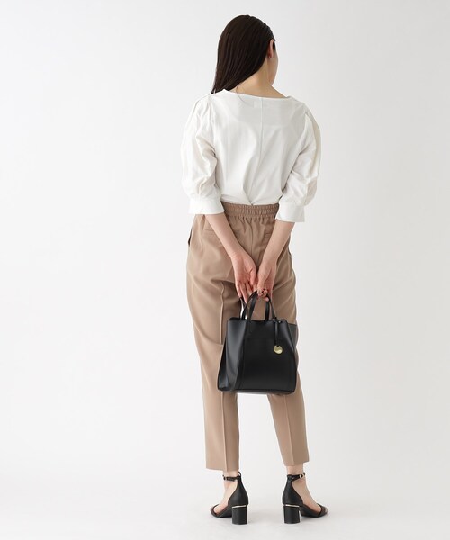 OPAQUE.CLIP(オペークドットクリップ)の「◆シルク調コットン 異素材切替えパフスリーブカットソー【洗濯機洗い可】(Tシャツ/カットソー・レディース・ホワイト系/ブルー/ブラック/ベージュ・42/40/38/36)」の7枚目の写真