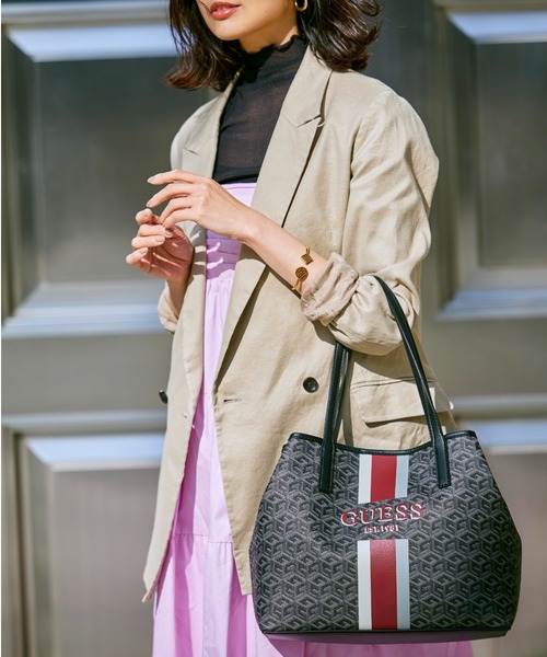 GUESS♡　ゲス　Vikky　トートバッグ　ポーチ付き　ピンク 　A4　総ロゴ Guess（ゲス）の「【GUESS】ゲス VIKKY G - CUBE TOTE BAG（トート