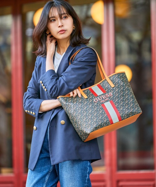 新品　GUESS トートバッグ Guess（ゲス）の「【GUESS】ゲス VIKKY G - CUBE TOTE BAG