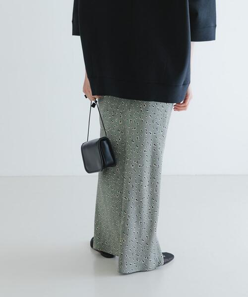 URBAN RESEARCH（アーバンリサーチ）の「サテンフラワーマーメイドスカート（スカート・レディース・グリーン/ネイビー・36/38）」の6枚目の写真