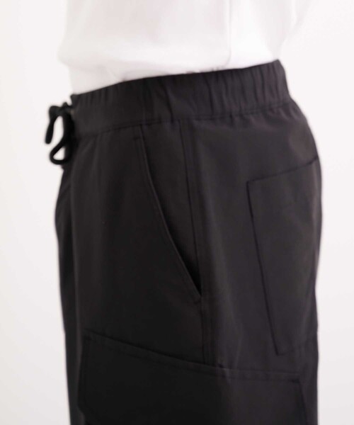 CITY TOKYO（シティトウキョウ）の「2WAYイージーワイドカーゴパンツ〈裾ゴム・ショートパンツ〉（カーゴパンツ・メンズ・ブラック/ダークグレー・2/1）」の14枚目の写真