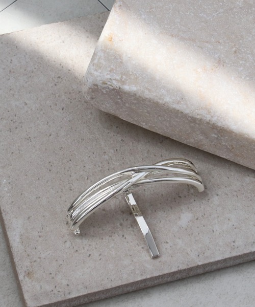 Three Four Time（ｽﾘｰﾌｫｰﾀｲﾑ）の「メタルクロスヘアカフ（ヘアゴム・レディース・ゴールド/シルバー・FREE）」の2枚目の写真