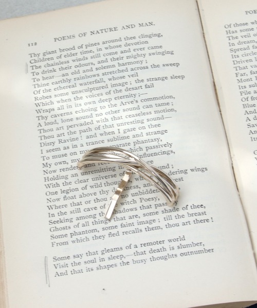 Three Four Time（ｽﾘｰﾌｫｰﾀｲﾑ）の「メタルクロスヘアカフ（ヘアゴム・レディース・ゴールド/シルバー・FREE）」の6枚目の写真