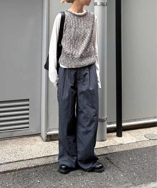 feepur(フェピュール)の「タフタツータックワイドパンツ(その他パンツ・レディース・アイボリー/ネイビー/ブラック・MEDIUM/SMALL/TALL)」の17枚目の写真