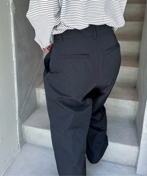 feepur(フェピュール)の「タフタツータックワイドパンツ(その他パンツ・レディース・アイボリー/ネイビー/ブラック・MEDIUM/SMALL/TALL)」の5枚目の写真