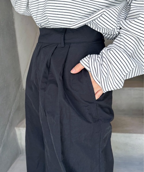 feepur(フェピュール)の「タフタツータックワイドパンツ(その他パンツ・レディース・アイボリー/ネイビー/ブラック・MEDIUM/SMALL/TALL)」の6枚目の写真