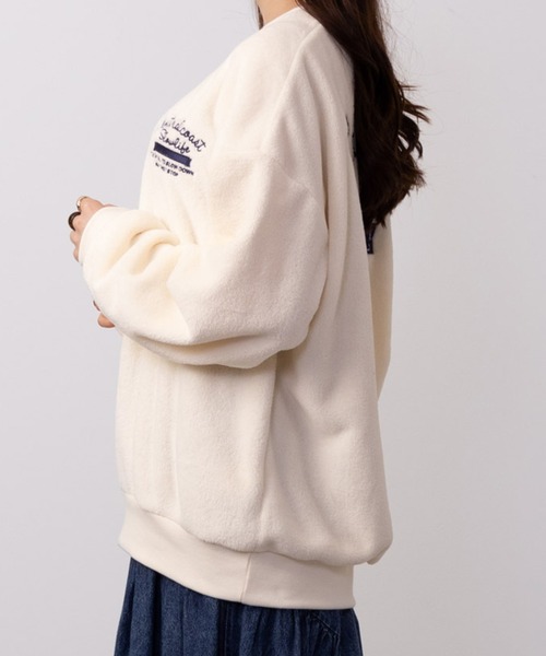 UNDERWRAPS(アンダーラップス)の「UNDERWRAPS 刺繍シャギーボアトレーナー(スウェット・レディース・ベージュ/アイボリー・フリー)」の4枚目の写真