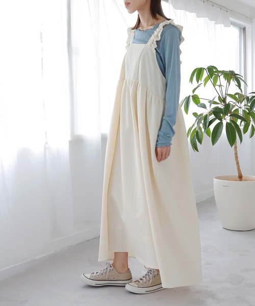 Crisp（クリスプ）の「フラワーエンボスフリルワンピース（ワンピース・レディース・ブラウン/ブラック/アイボリー・FREE）」の5枚目の写真