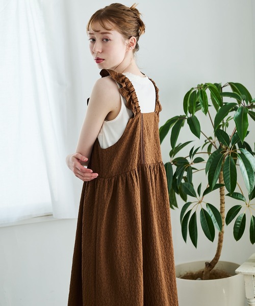 Crisp（クリスプ）の「フラワーエンボスフリルワンピース（ワンピース・レディース・ブラウン/ブラック/アイボリー・FREE）」の13枚目の写真