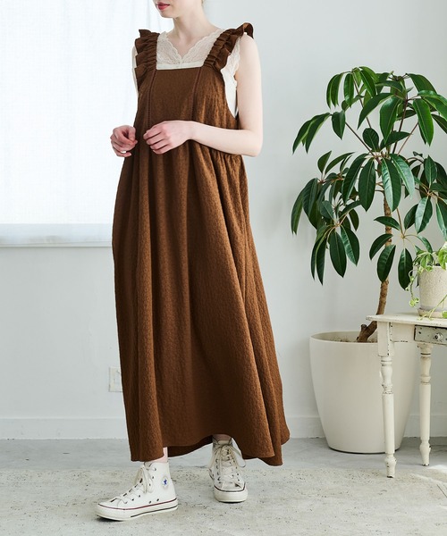 Crisp（クリスプ）の「フラワーエンボスフリルワンピース（ワンピース・レディース・ブラウン/ブラック/アイボリー・FREE）」の8枚目の写真