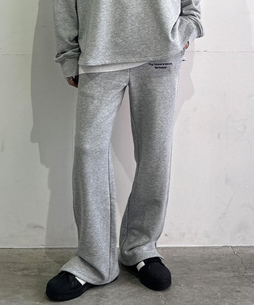 ISOOK(アイスー)の「【セットアップ対応】刺繍ロゴスウェットパンツ(chiica original) / スリットパンツ ロゴスウェット(スウェットパンツ・レディース・アイボリー/ブラック/グレー/ブラウン・FREE)」の3枚目の写真