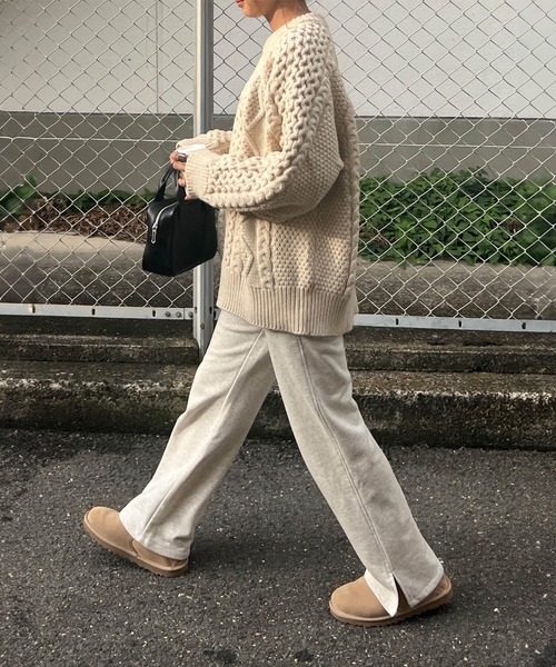 ISOOK(アイスー)の「【セットアップ対応】刺繍ロゴスウェットパンツ(chiica original) / スリットパンツ ロゴスウェット(スウェットパンツ・レディース・アイボリー/ブラック/グレー/ブラウン・FREE)」の10枚目の写真