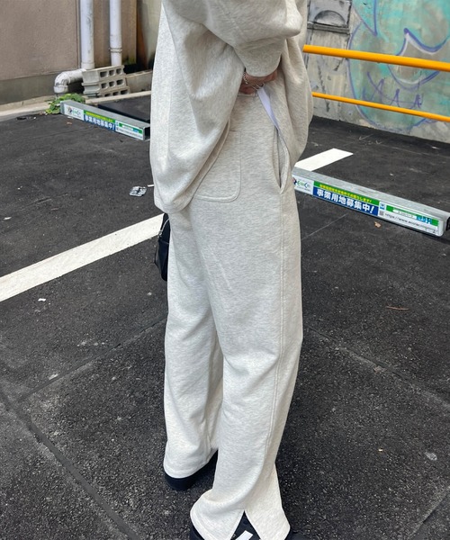 ISOOK(アイスー)の「【セットアップ対応】刺繍ロゴスウェットパンツ(chiica original) / スリットパンツ ロゴスウェット(スウェットパンツ・レディース・アイボリー/ブラック/グレー/ブラウン・FREE)」の13枚目の写真