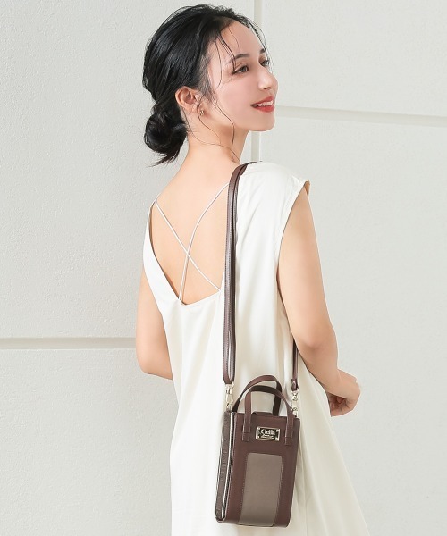 Clelia（クレリア）の「【Serena/セレーナ】2way縦型スマホショルダー（ショルダーバッグ・レディース・ブラック/ブラウン/ベージュ/ダークブラウン・ONE SIZE）」の2枚目の写真