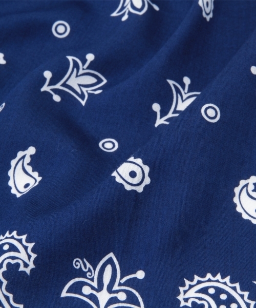 BEAMS BOY（ビームスボーイ）の「【FUDGE5月号掲載】BEAMS BOY / コットンサテン バンダナ（バンダナ/スカーフ・レディース・ブラック/レッド/ネイビー・ONE SIZE）」の12枚目の写真