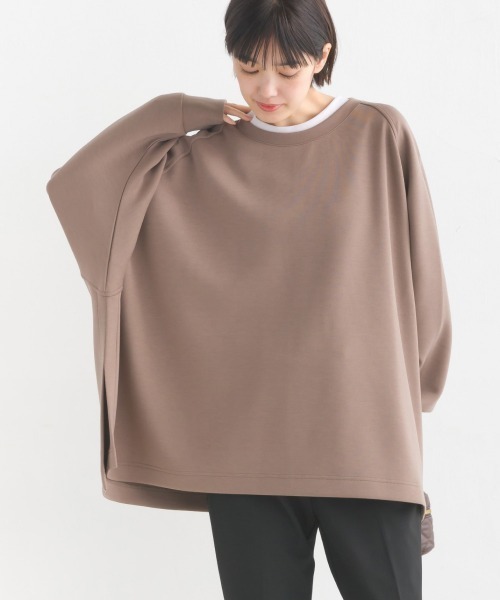 OMNES(オムネス)の「ソフトダンボールニットワイドシルエット長袖プルオーバー(Tシャツ/カットソー・レディース・オフホワイト/ブラック/グレー/ベージュ/チャコール/グレイッシュベージュ/モカ・FREE)」の1枚目の写真
