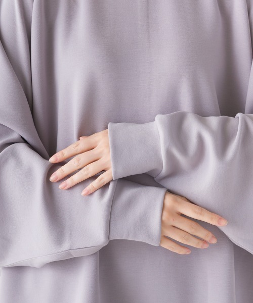 OMNES(オムネス)の「ソフトダンボールニットワイドシルエット長袖プルオーバー(Tシャツ/カットソー・レディース・オフホワイト/ブラック/グレー/ベージュ/チャコール/グレイッシュベージュ/モカ・FREE)」の12枚目の写真