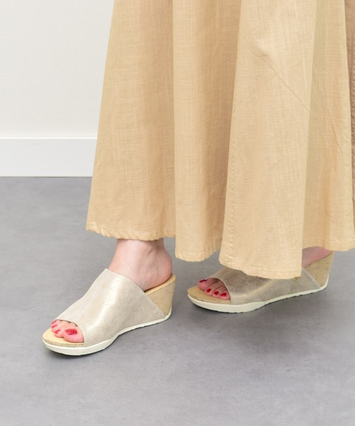 Bussola(ブソラ)の「【bussola】ウェッジヒールミュールサンダル(945710)(サンダル・レディース・シルバー/ゴールド・35/36/37/38/39)」の5枚目の写真