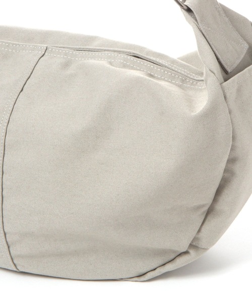 LAKOLE（ラコレ）の「ZIPキャンバスショルダー / 110640（ショルダーバッグ・メンズ・ナチュラル/ブラック/ライトグレー・FREE）」の11枚目の写真