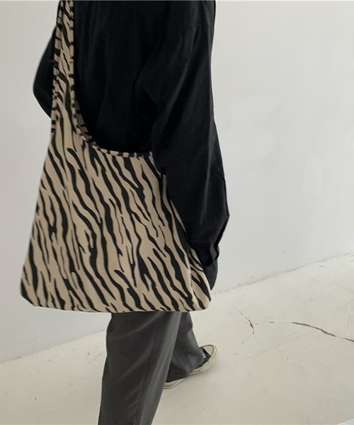 HALEY PESCA(ヘーリーペスカ)の「HALEY PESCA/2way アニマル柄 ショルダー&トートバッグ(トートバッグ・レディース・A/B/C・FREE)」の2枚目の写真