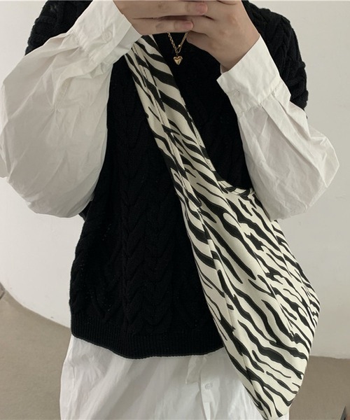 HALEY PESCA(ヘーリーペスカ)の「HALEY PESCA/2way アニマル柄 ショルダー&トートバッグ(トートバッグ・レディース・A/B/C・FREE)」の3枚目の写真