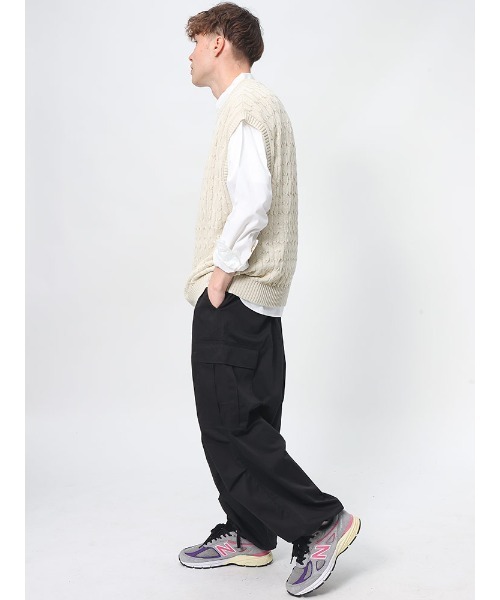 BEVERLY HILLS POLO CLUB（ビバリーヒルズポロクラブ）の「BEVERLY HILLS POLO CLUB ケーブル編み ワンポイントロゴ Vネック ニットベスト（ベスト・メンズ・ブラック/グリーン/ネイビー/アイボリー・M/L/LL）」の5枚目の写真