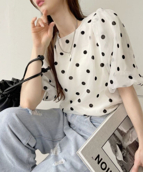 Ada.(エイダ)の「パフ ボリュームスリーブ オーガンジー ブラウス(シャツ/ブラウス・レディース・ブラック×ブラック/オフホワイト/アイボリー/ブラック・FREE)」の3枚目の写真