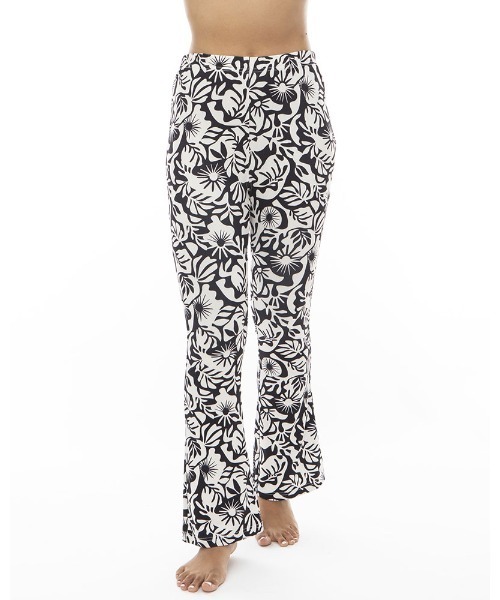 BILLABONG(ビラボン)の「BILLABONG レディース 【FOR SAND AND WATER】 PATTERN FLAR PANTS ロングパンツ 【2024年春夏モデル】/ビラボン総柄UVカットボタニカルフレアパンツ(その他パンツ・レディース・ブラック系その他/ブラウン系その他/パープル・LARGE/MEDIUM)」の4枚目の写真
