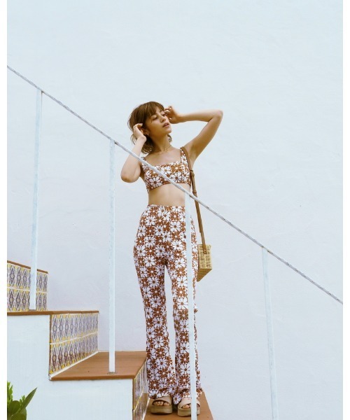 BILLABONG(ビラボン)の「BILLABONG レディース 【FOR SAND AND WATER】 PATTERN FLAR PANTS ロングパンツ 【2024年春夏モデル】/ビラボン総柄UVカットボタニカルフレアパンツ(その他パンツ・レディース・ブラック系その他/ブラウン系その他/パープル・LARGE/MEDIUM)」の7枚目の写真