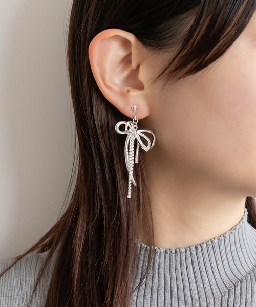 RANDA（ランダ）の「ビジューリボンイヤリング（イヤリング・レディース・シルバー/ゴールド・FREE）」の2枚目の写真