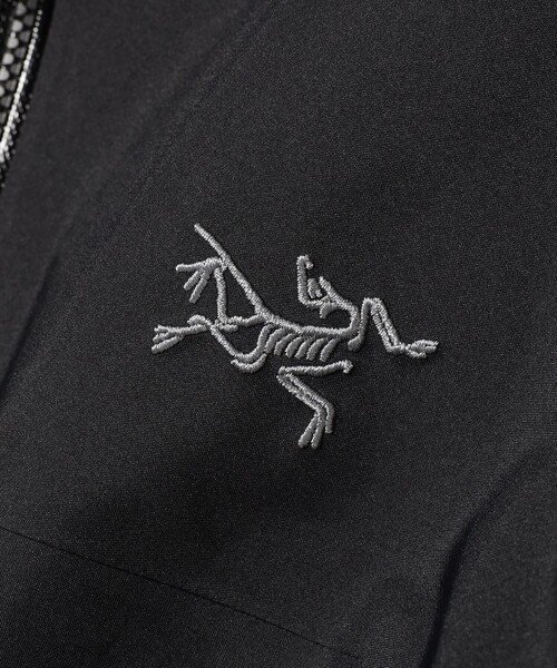ARC'TERYX(アークテリクス)の「ARC'TERYX / BETA JACKET WOMENS(ナイロンジャケット・レディース・ブラック・SMALL/MEDIUM)」の4枚目の写真