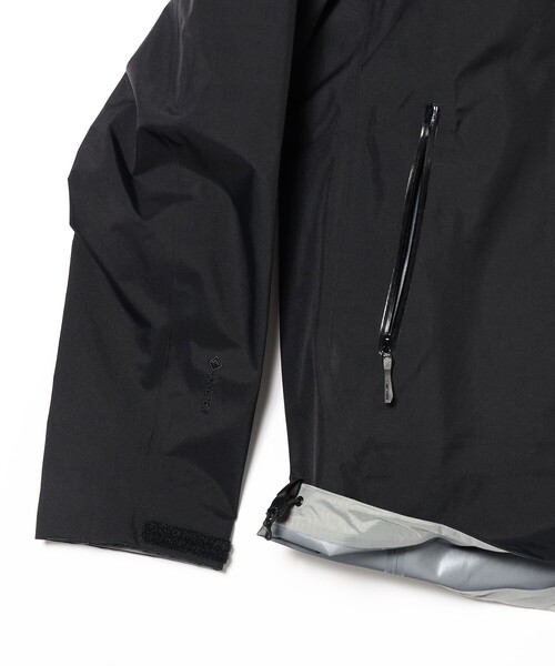 ARC'TERYX(アークテリクス)の「ARC'TERYX / BETA JACKET WOMENS(ナイロンジャケット・レディース・ブラック・SMALL/MEDIUM)」の5枚目の写真