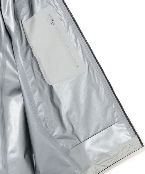 ARC'TERYX(アークテリクス)の「ARC'TERYX / BETA JACKET WOMENS(ナイロンジャケット・レディース・ブラック・SMALL/MEDIUM)」の6枚目の写真