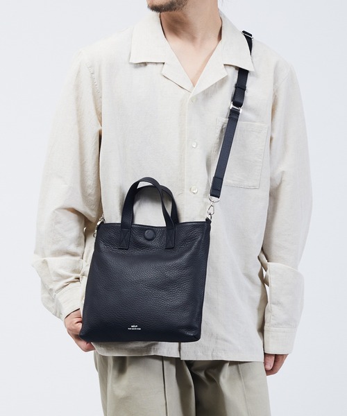 waku（ワク）の「waku ワク / 牛革2WAYショルダーバッグ Mサイズ / WK-0075（ショルダーバッグ・メンズ・グレー/ネイビー/ブラック・FREE）」の4枚目の写真