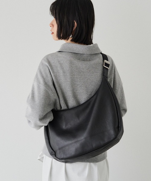 ソフトレザーラウンドビッグショルダーバッグ(CE-1325)（ショルダー