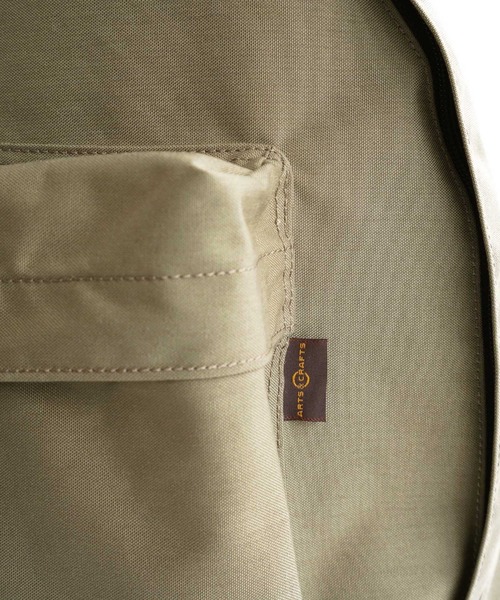 ARTS & CRAFTS(アーツアンドクラフト)の「アーツアンドクラフツ / CORDURA SPAN コーデュラスパン / ACUTE DAYPACK アキュートデイパック(バックパック/リュック・メンズ・ブラック/ダークベージュ・FREE)」の13枚目の写真