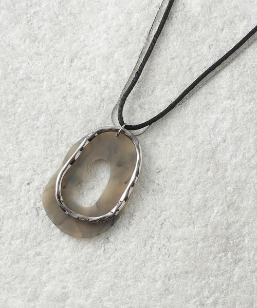 SHOO・LA・RUE（シューラルー）の「◆楕円モチーフ紐＆メタルネックレス（ネックレス・レディース・シルバー/シルバー系その他/ゴールド・00）」の2枚目の写真