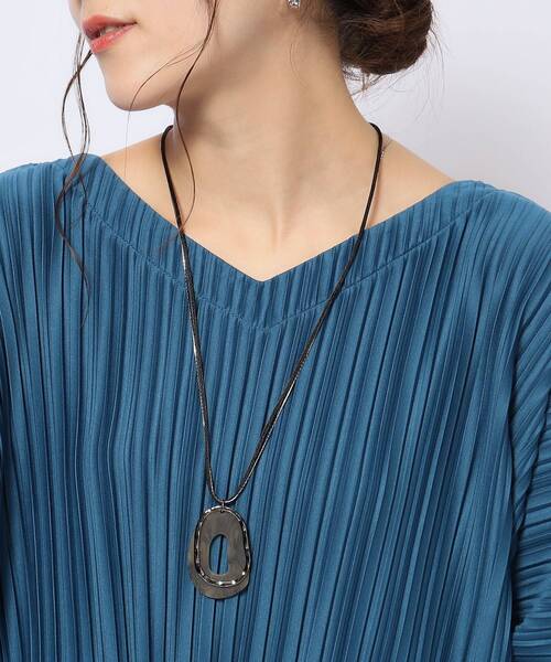 SHOO・LA・RUE（シューラルー）の「◆楕円モチーフ紐＆メタルネックレス（ネックレス・レディース・シルバー/シルバー系その他/ゴールド・00）」の4枚目の写真