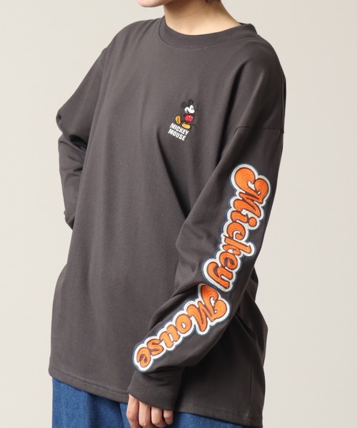 Disney(ディズニー)の「【Disney/ディズニー】袖刺繍ロゴ ミッキーマウス ロゴ 長袖Tシャツ(Tシャツ/カットソー・メンズ・スミクロ/オフホワイト・LL/L/M)」の17枚目の写真