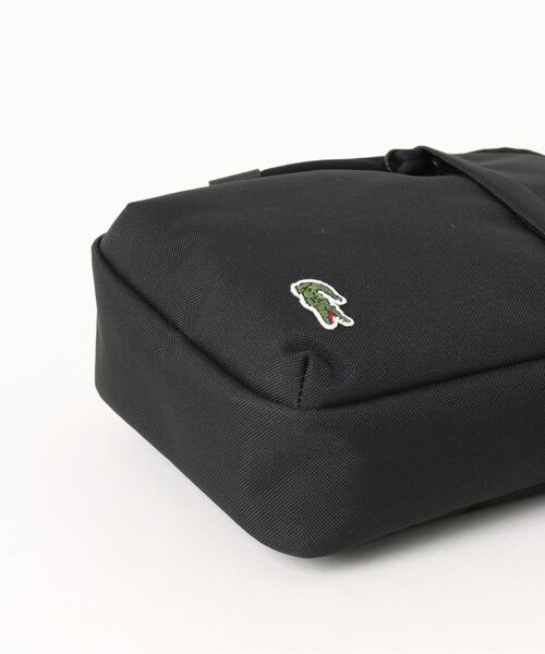 LACOSTE(ラコステ)の「《LACOSTE》NEOCROC VERTICAL CAMERA BAG(ショルダーバッグ・メンズ・ブラック/ネイビー・フリー)」の4枚目の写真