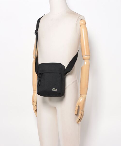 LACOSTE(ラコステ)の「《LACOSTE》NEOCROC VERTICAL CAMERA BAG(ショルダーバッグ・メンズ・ブラック/ネイビー・フリー)」の6枚目の写真