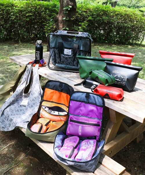 POLeR（ポーラー）の「【POLeR/ポーラー 別注】ハンギングトラベルバッグ（エコバッグ/サブバッグ・レディース・グレー/オリーブ・FREE）」の22枚目の写真