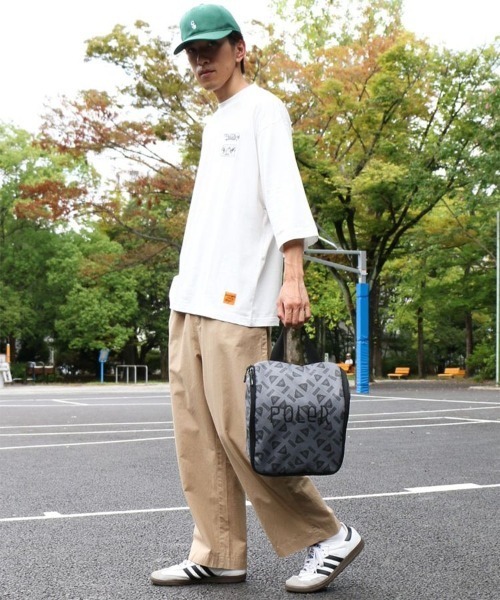 POLeR（ポーラー）の「【POLeR/ポーラー 別注】ハンギングトラベルバッグ（エコバッグ/サブバッグ・レディース・グレー/オリーブ・FREE）」の5枚目の写真